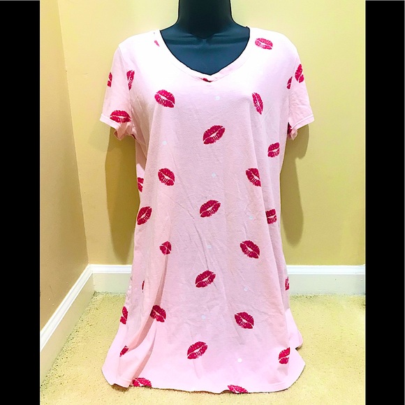 H&M Other - EUC NIGHT GOWNVERY CUTE PINK AN RED 💋 👄 KISSES❤️
